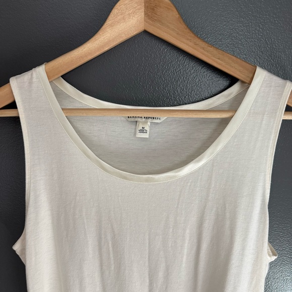 Banana Republic Women Cream Tank Top with Satin Collar Accent Size Medium - Picture 4 of 5